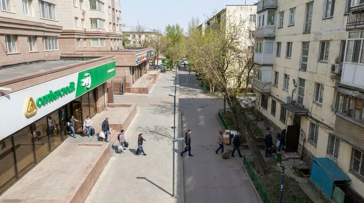Квартиру по смешной цене со странными условиями продает БЦК в Астане