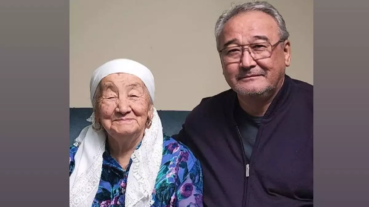 «Жалғандағы жарығым сөнді...»: Нұрлан Өнербаевтың анасы дүниеден өтті