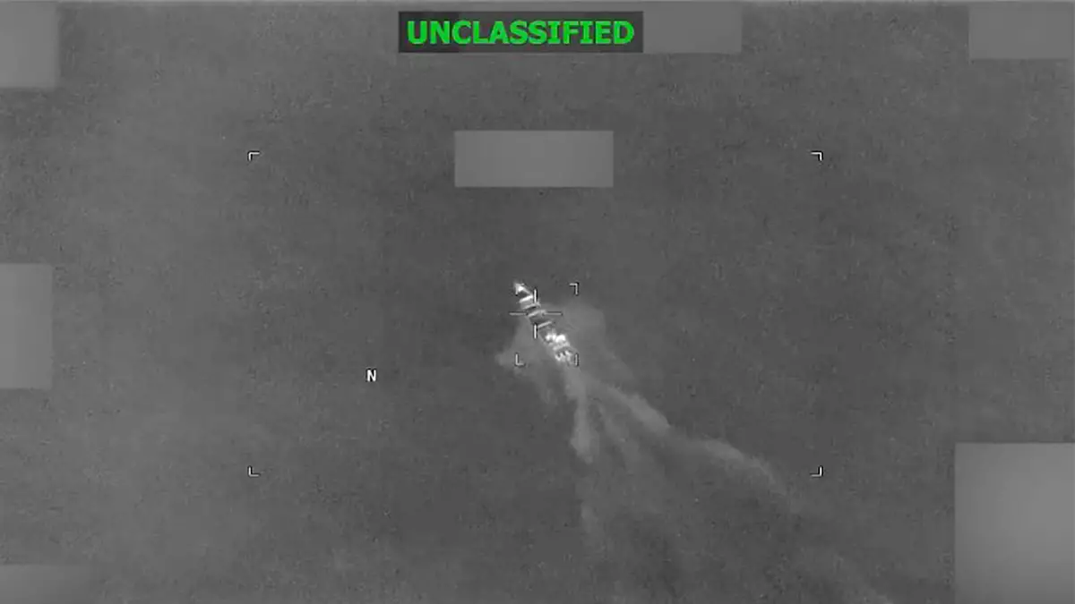 Военные США нанесли удар по очередному судну с предполагаемыми наркоторговцами, в результате которого погибли два человека.