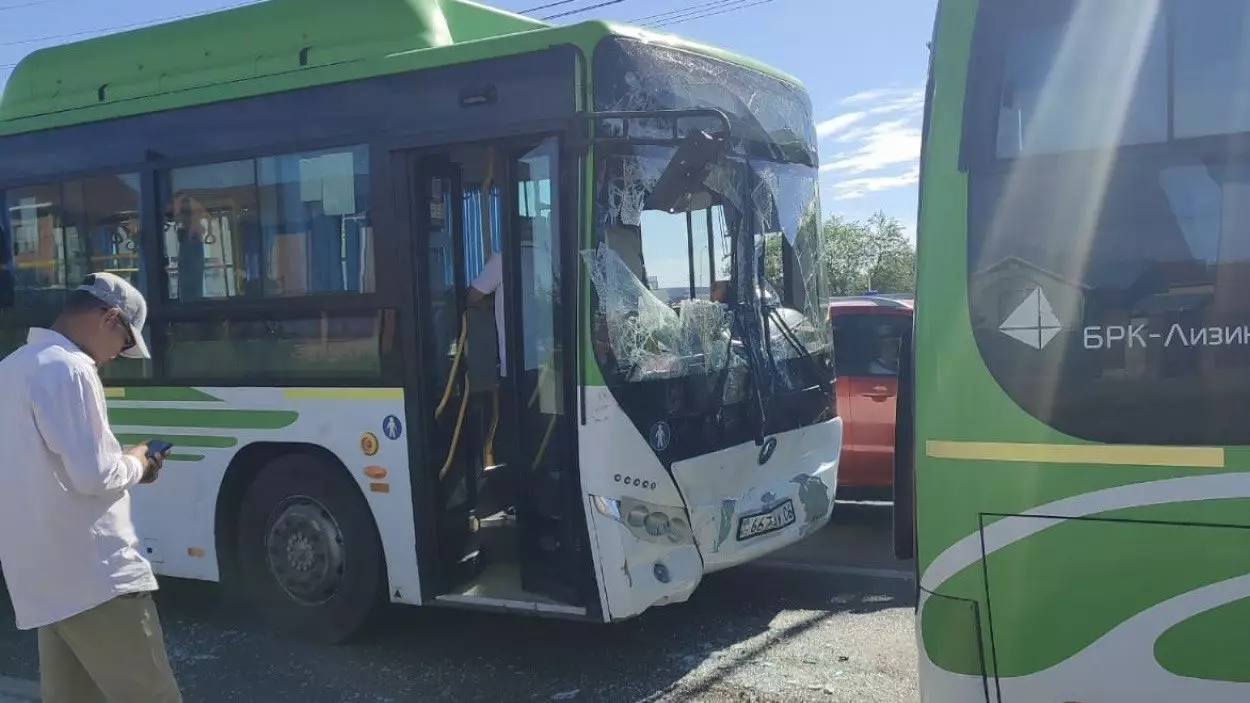 Атырау облысында екі автобус соқтығысты