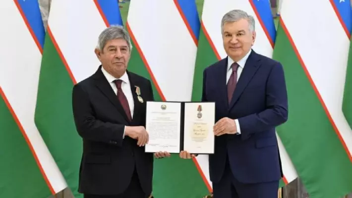 Мирзиёев наградил посла Азербайджана орденом «Мехнат шухрати»