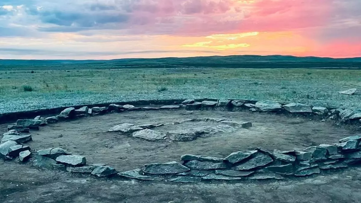 Археологи нашли в одном кургане погребения из разных эпох близ Караганды