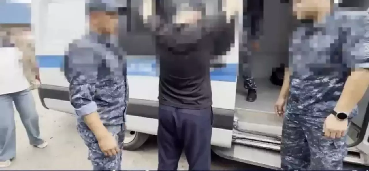 Скрывался 17 лет: в Казахстан экстрадировали главаря ОПГ по делу о хищении 183 млн тенге