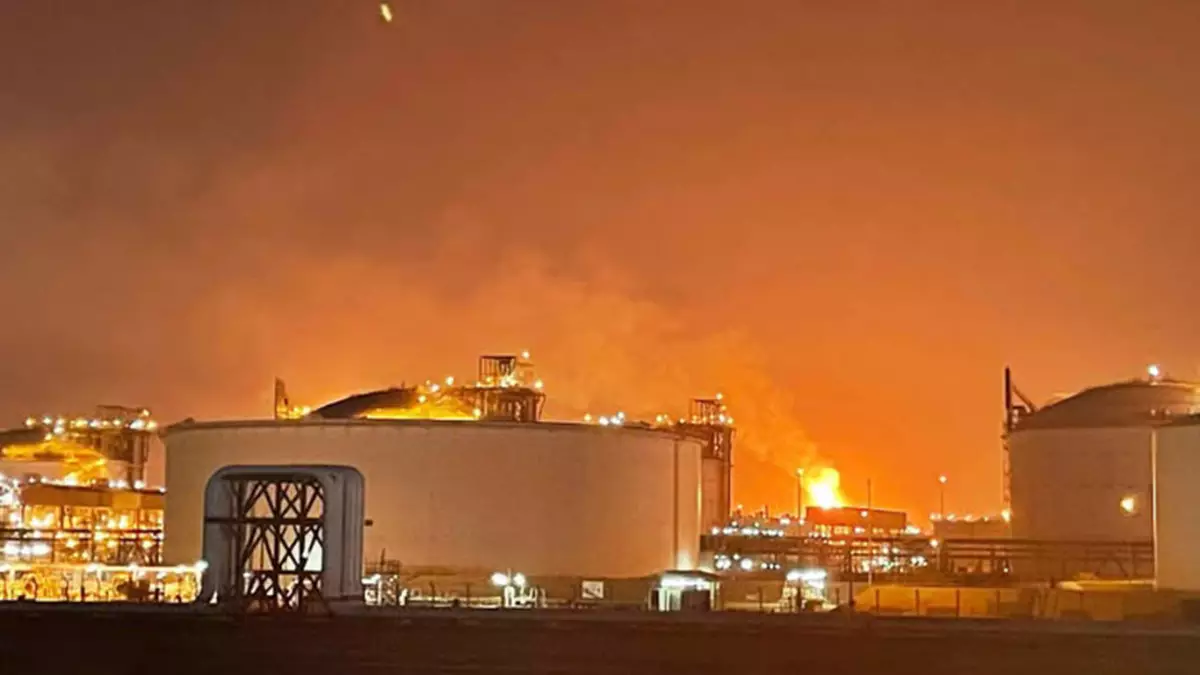 Қатардағы ірі газ кешенінде жарылыс болды: Қаза тапқандар мен зардап шеккендер бар