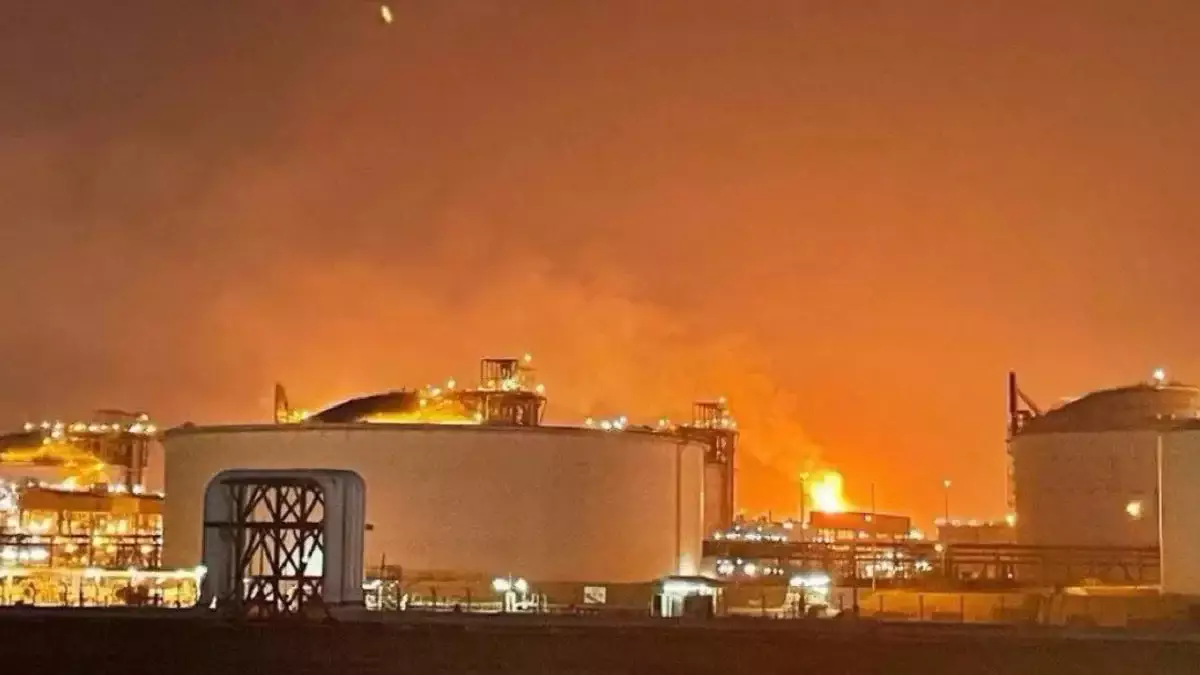 13 человек погибли при взрыве на газовом заводе в Катаре