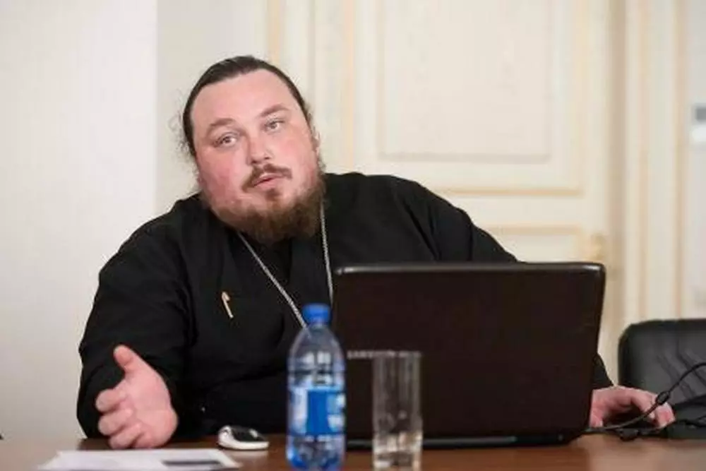 В Казахстане священника, выступавшего против войны, поместили в психиатрическую клинику.