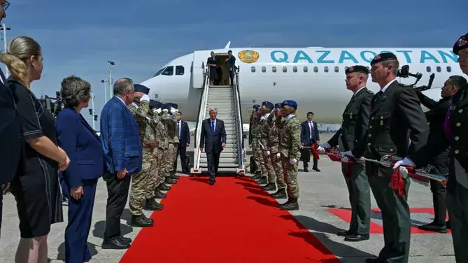 Президент Токаев прибыл в Брюссель для ключевых переговоров между Евросоюзом и Казахстаном.