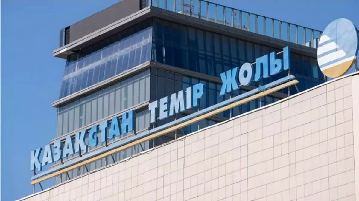 «Жеті бала әкесіз қалды»: Астанада ҚТЖ қызметкері тоққа түсіп көз жұмды