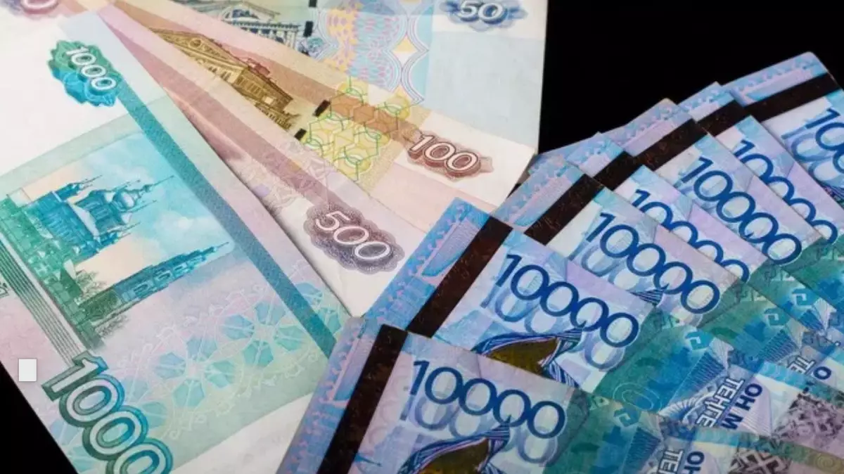  Қазақстанда рубльді айырбастай алмағанын айтқан ресейлік әйел желіде шағымданды 