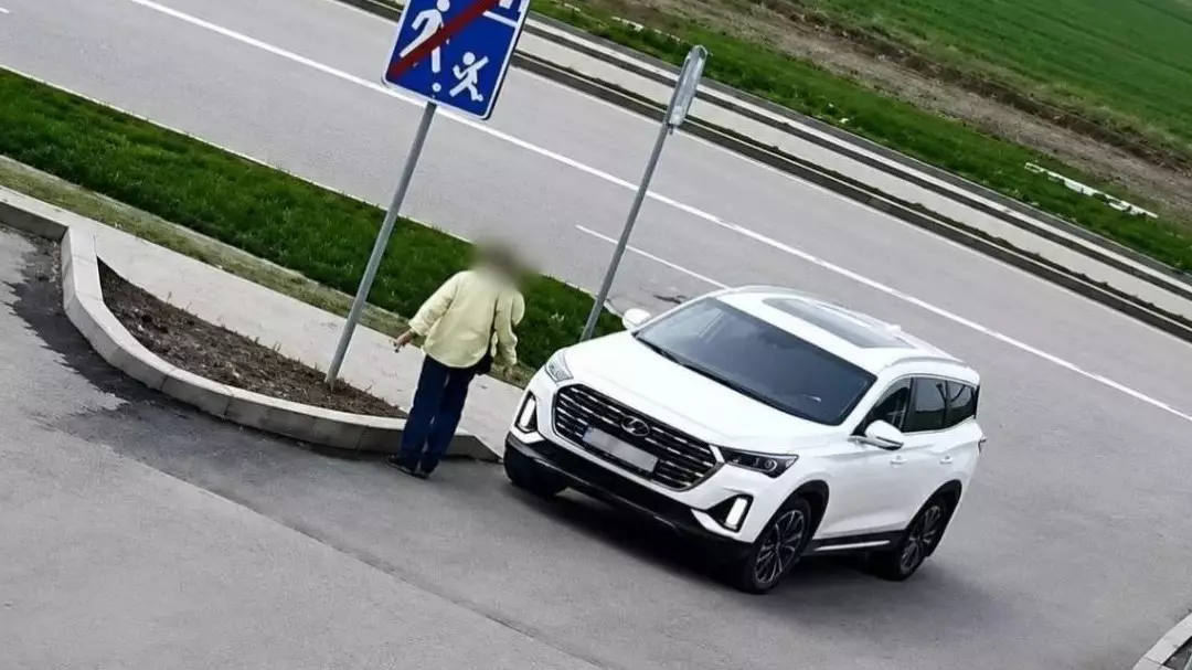  Куәліксіз көлік жүргізіп, адам өліміне әкелген әйелдің жазасы кейінге шегерілді 