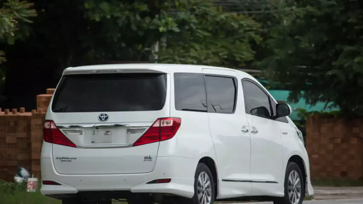 Владельцев Alphard и Estima ждут проверки по всей стране