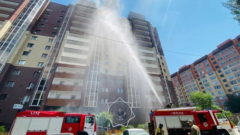 В Астане загорелась 13-этажка