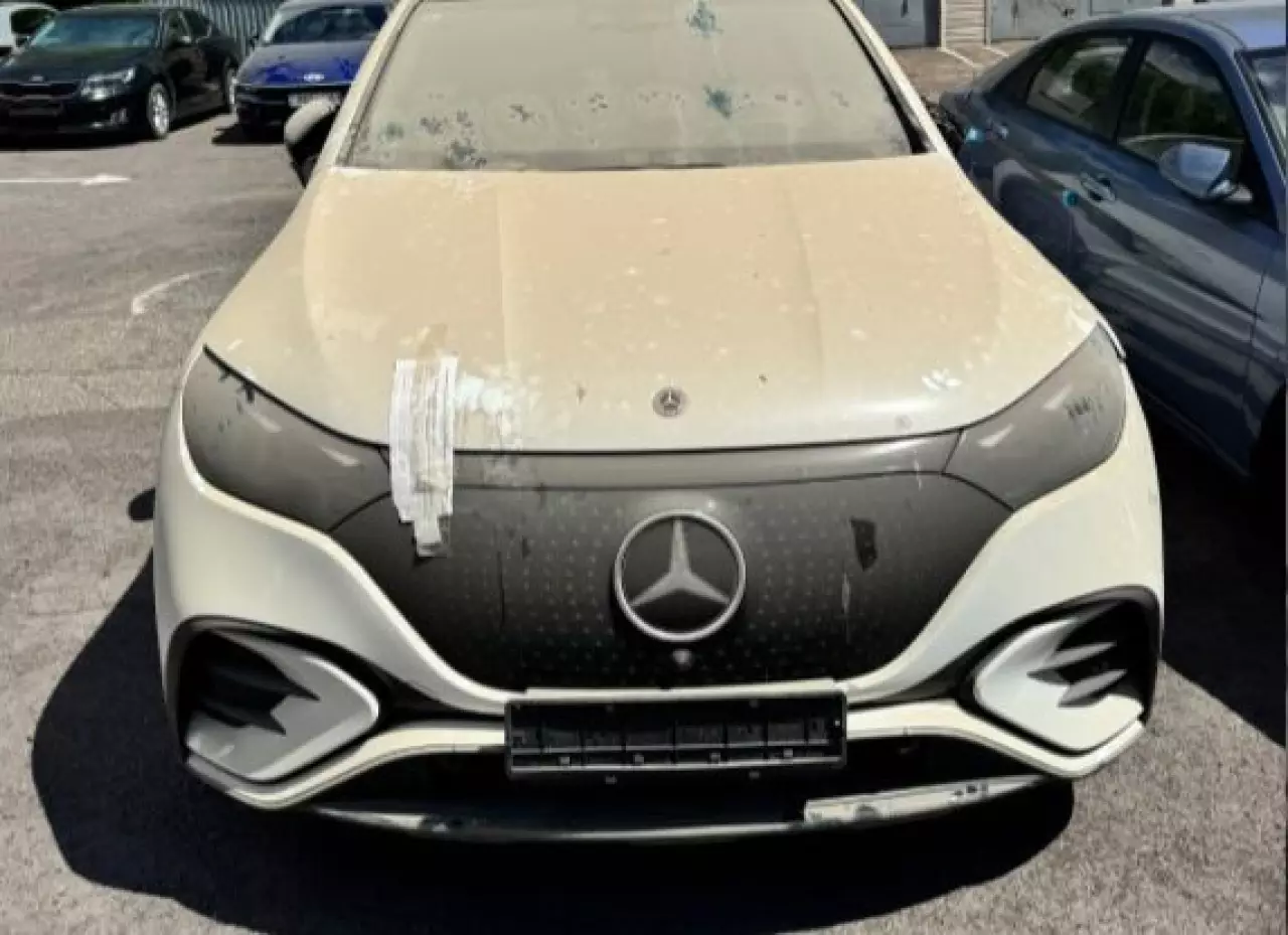 Дело Перизат Кайрат: на продажу выставили очередной элитный Mercedes