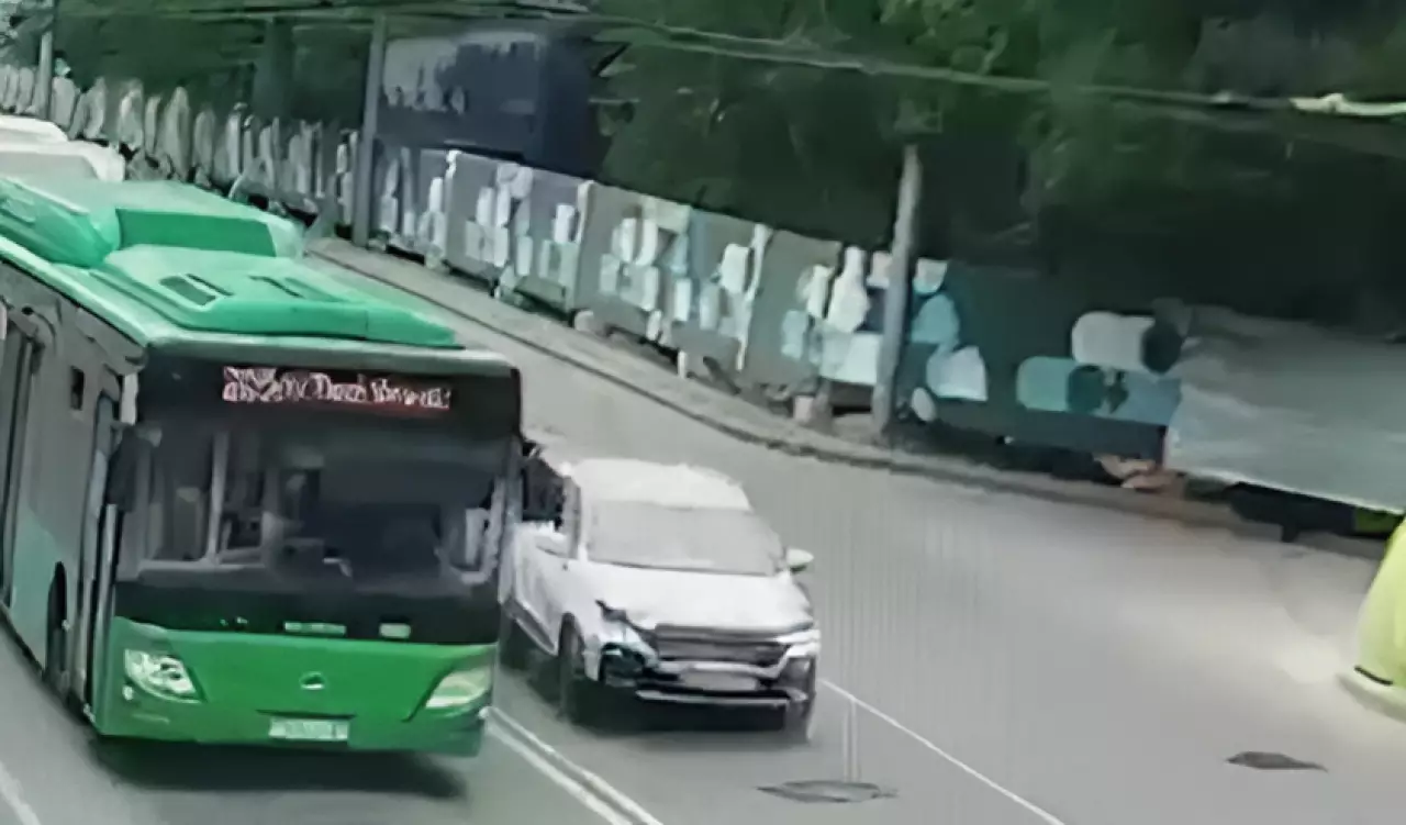 Лишённый прав водитель ездил по Алматы на угнанной машине