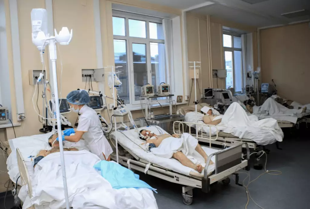 После банкета в Актюбинской области госпитализировали 102 человека