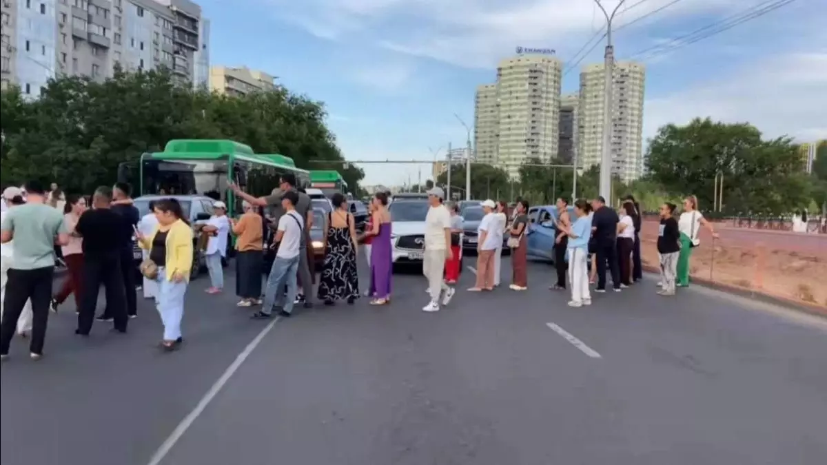 "Терпение лопнуло": конфликт вспыхнул из-за электроколлапса в ЖК в Алматы