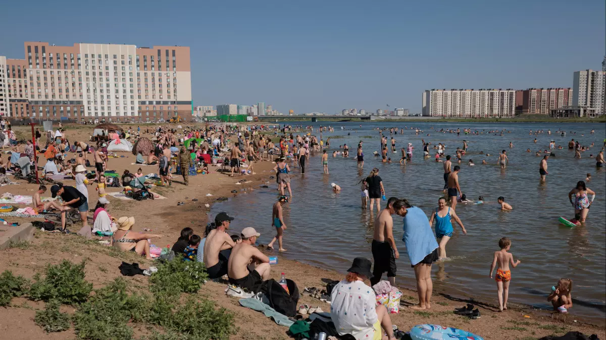 Ине шаншар орын жоқ: Есілдегі жағажайдың шынайы көрінісі