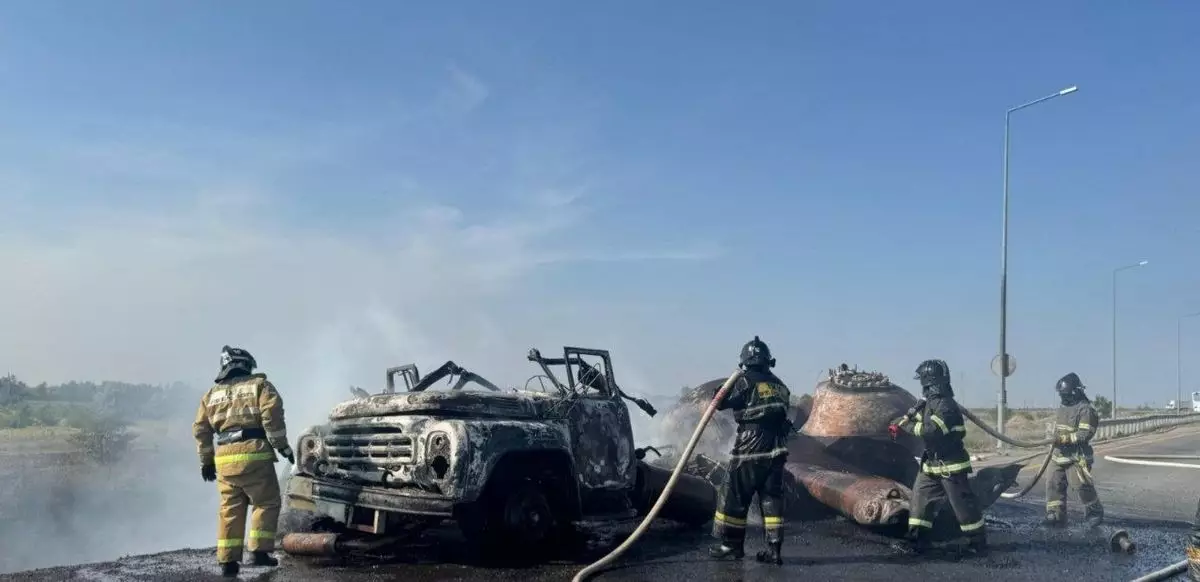 Газовоз за считаные минуты сгорел в Астане