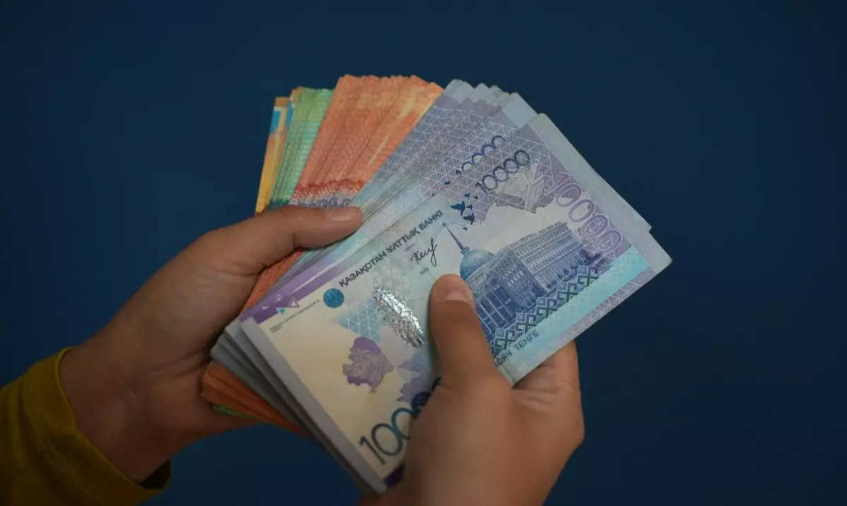 Қазақстандықтардың жалақысы көтеріліп, несиелік жүктемесі жеңілдейді: Үкімет жаңа жоспар әзірледі