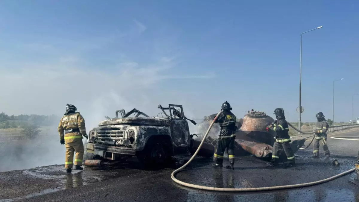 Адское пламя: в Астане вспыхнул газовоз