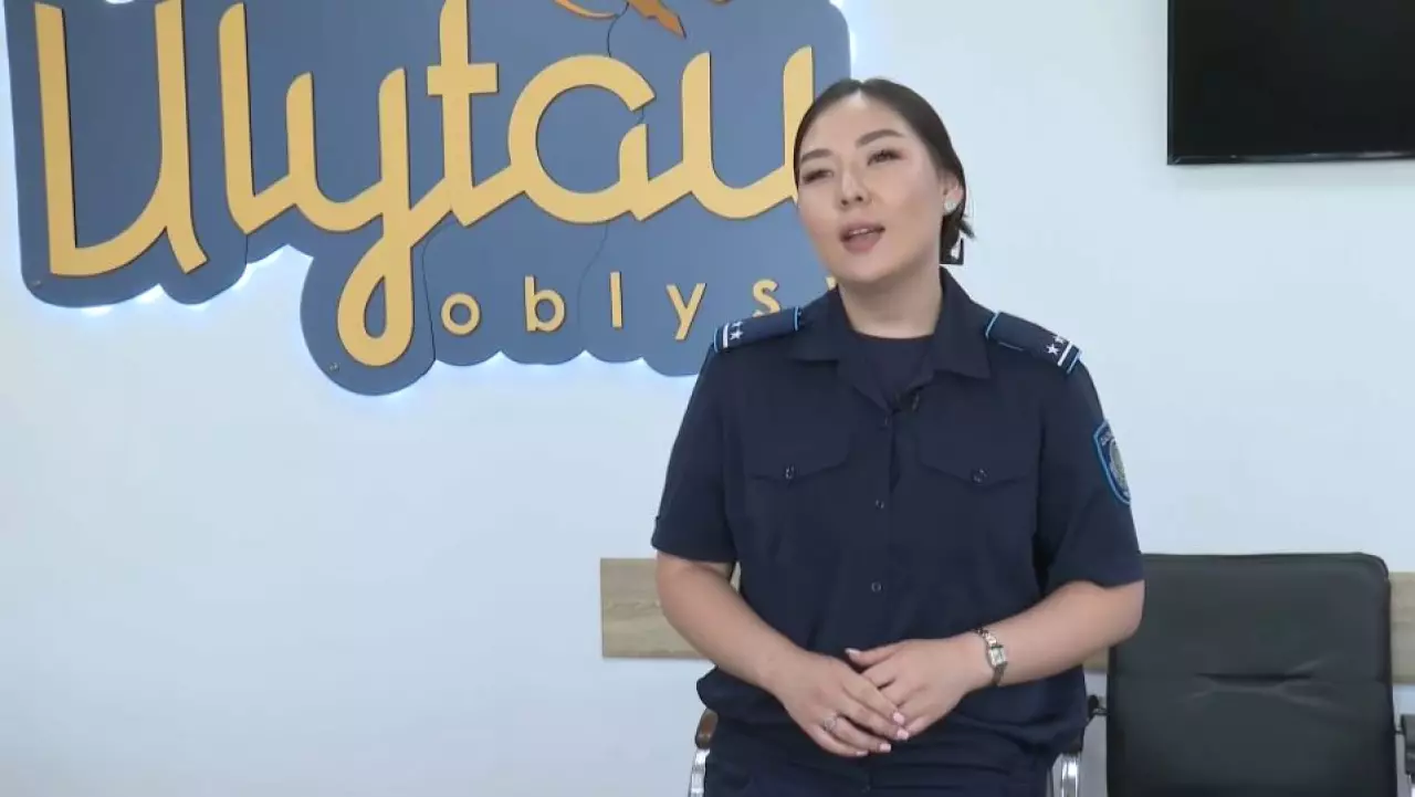Полицейский из области Ұлытау читает наизусть стихи Махамбета