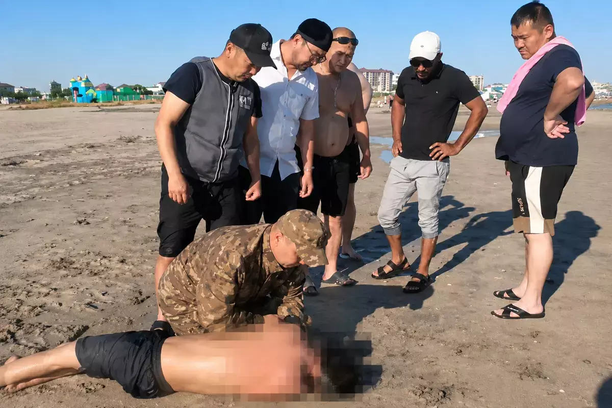 Трагедию предотвратили в последний момент: на Солдатском пляже в Актау спасли мужчину и женщину - новости на Lada.kz 23.06.2026