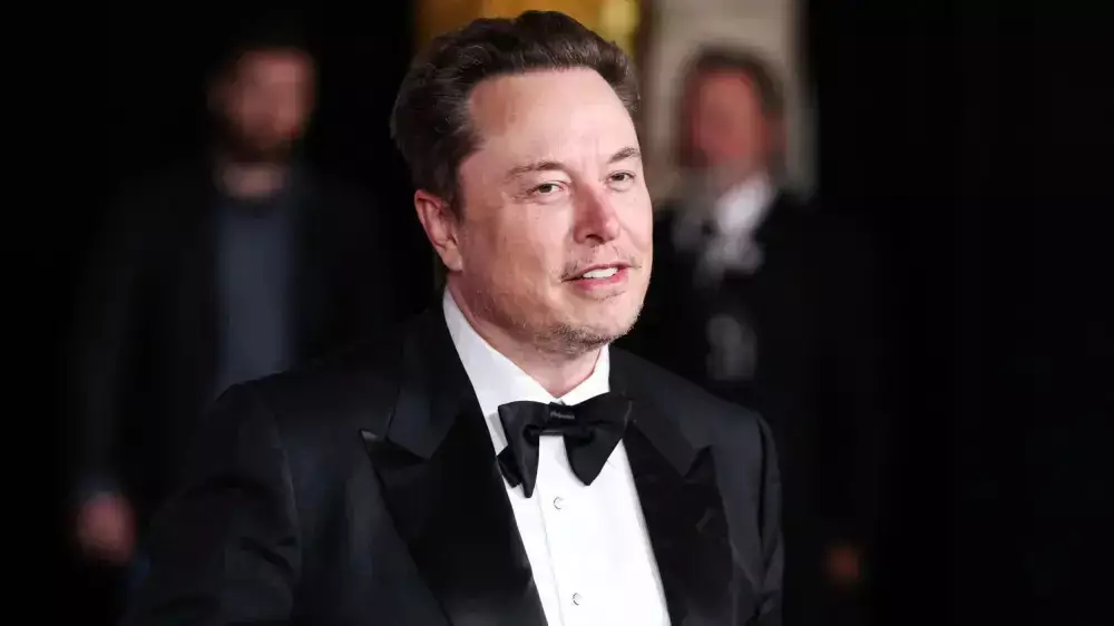 Илон Маск 118 миллиард доллар жоғалтып, триллионер мәртебесінен айырылды