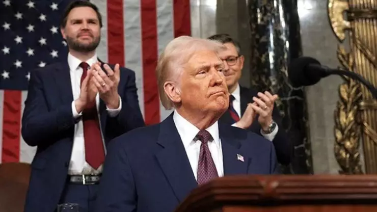  АҚШ Конгресі Трамптың әскери өкілеттігіне шектеу қойды 