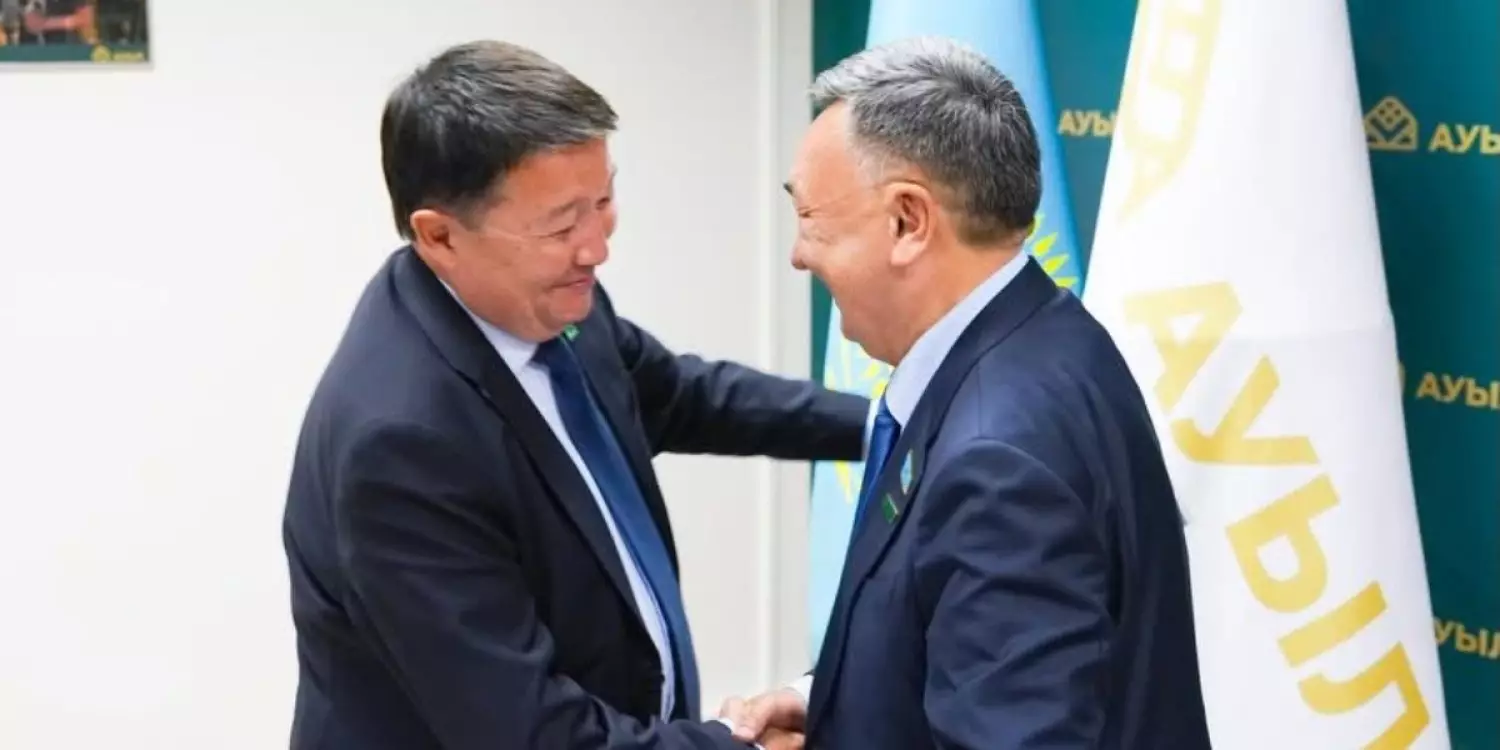 Серік Егізбаев Перуашевтің ісін қайталап партия жетекшілігінен кетті