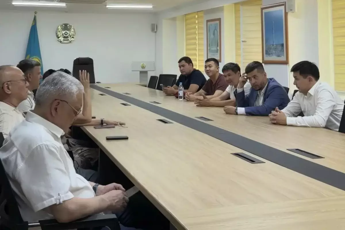 В Алматы прошли общественные обсуждения по вопросам внедрения коммунальных платных парковок