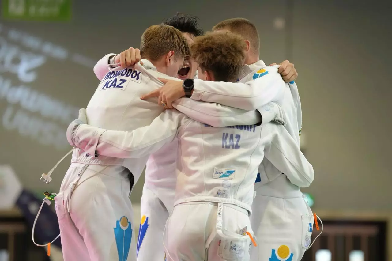 Сплав опыта и молодости: сборная Казахстана по шпаге вернула титул чемпионов Азии