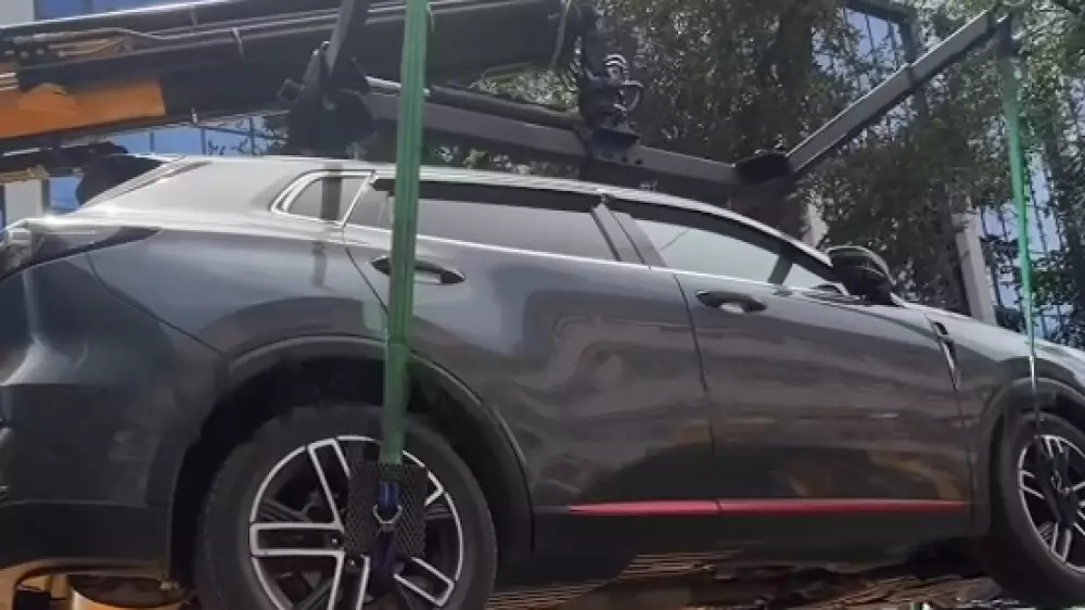 В Алматы массово увозят автомобили с улиц - в полиции напомнили о правилах парковки