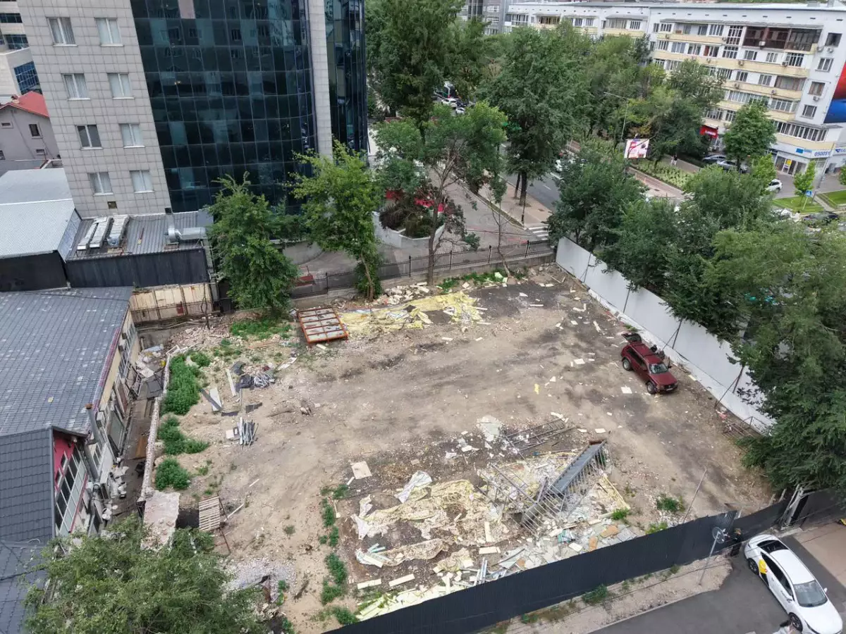 Алматының орталығында заңсыз сауда нысандары сүрілді