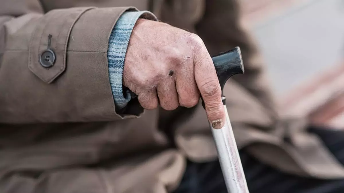 Полиция расследует издевательства над 90-летним жителем Атырауской области