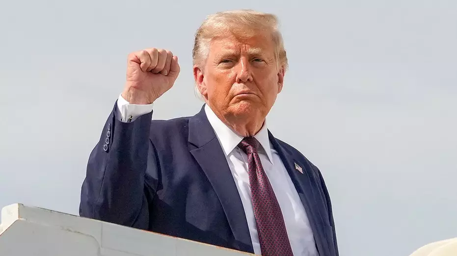 Трамп обвинил компании в завышении цен на бензин и потребовал от Минюста начать расследование.