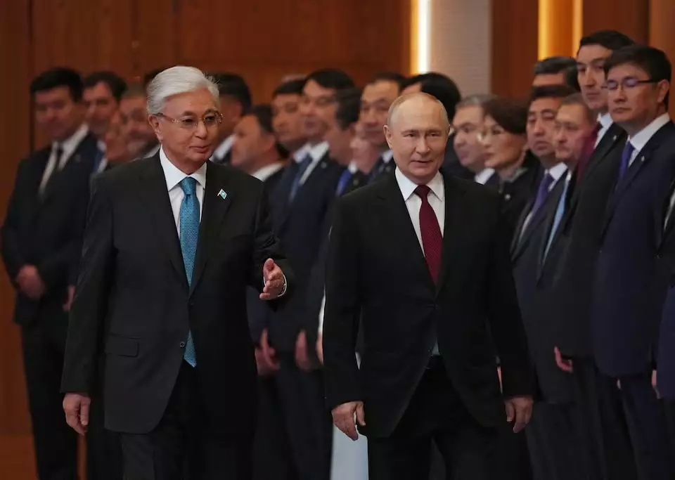 Россия обратилась к Казахстану за поставками бензина на фоне дефицита топлива, сообщают СМИ.