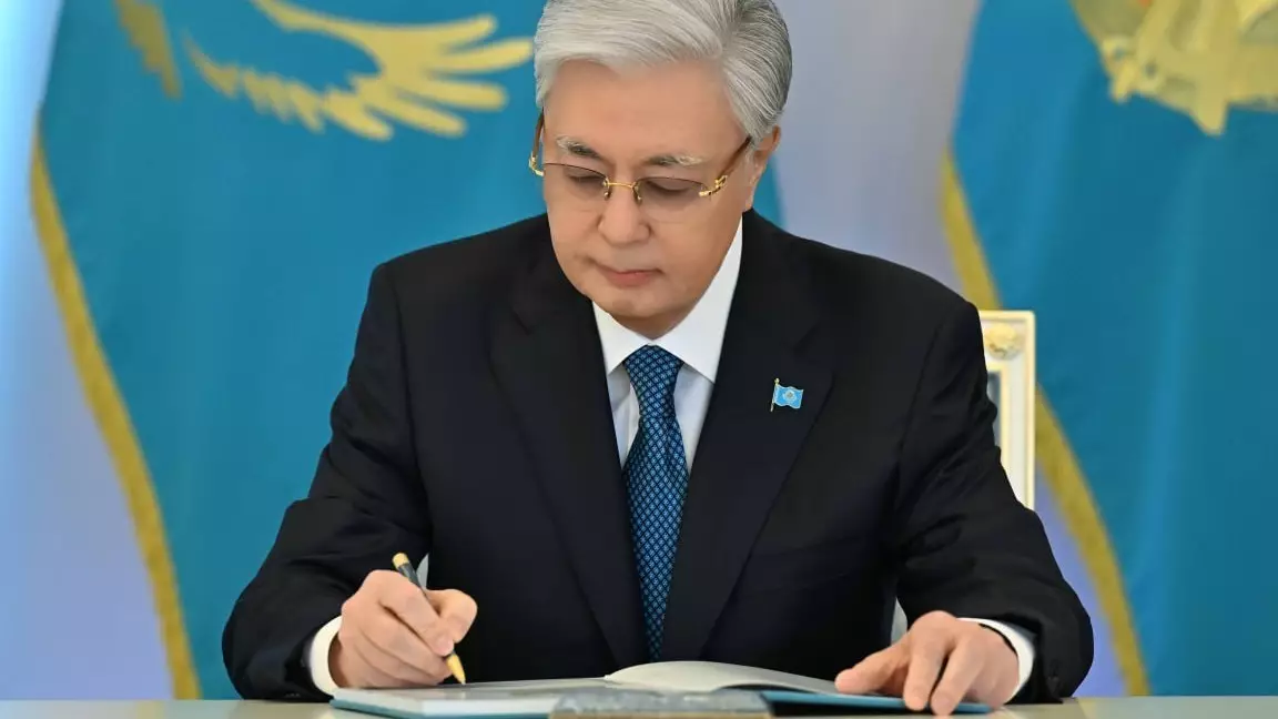  Ғылым, көлік, цифрландыру және атқарушылық іс жүргізу: Президент жаңа заңдарға қол қойды 