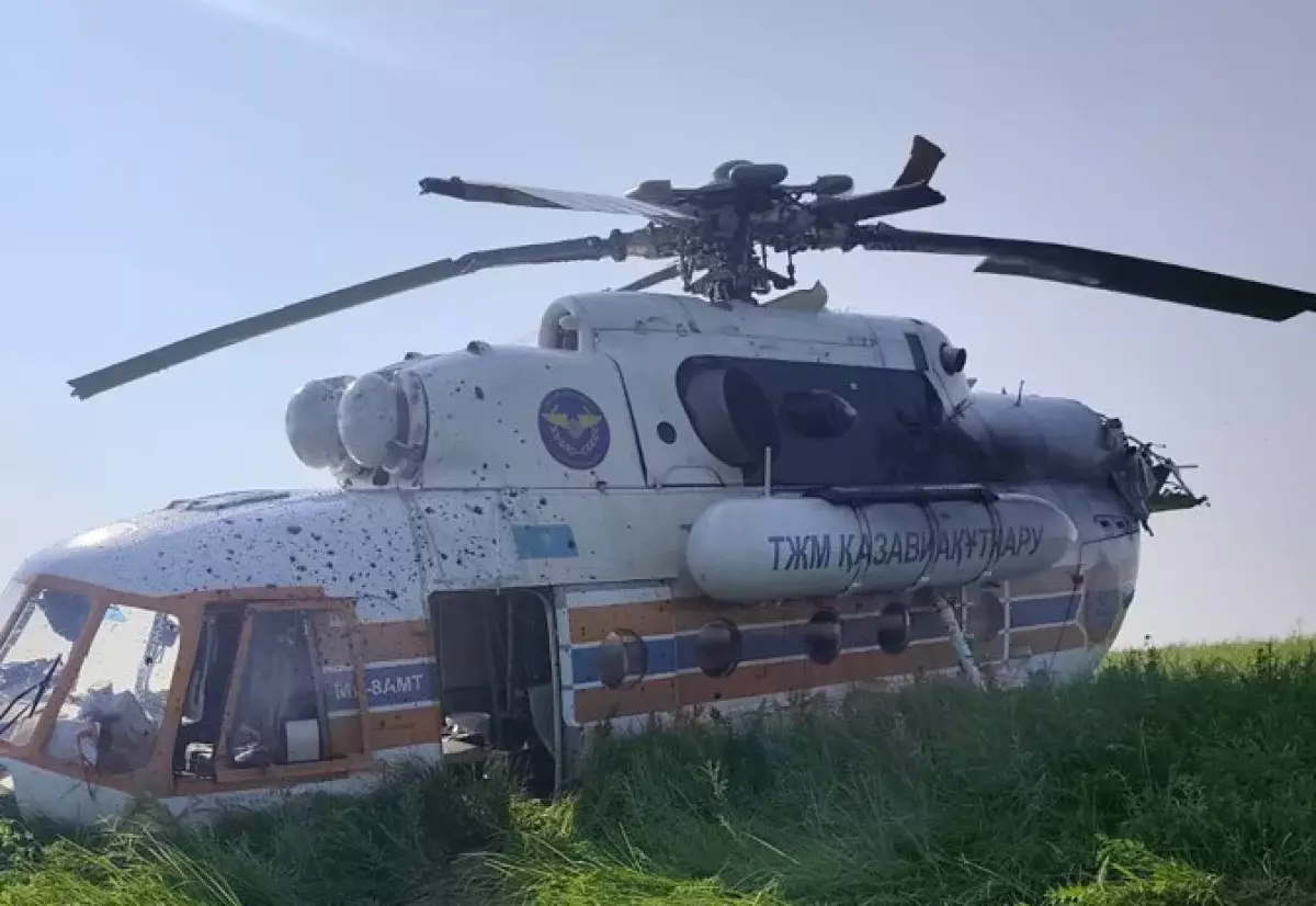 В Павлодарской области спасательный вертолет экстренно сел в поле