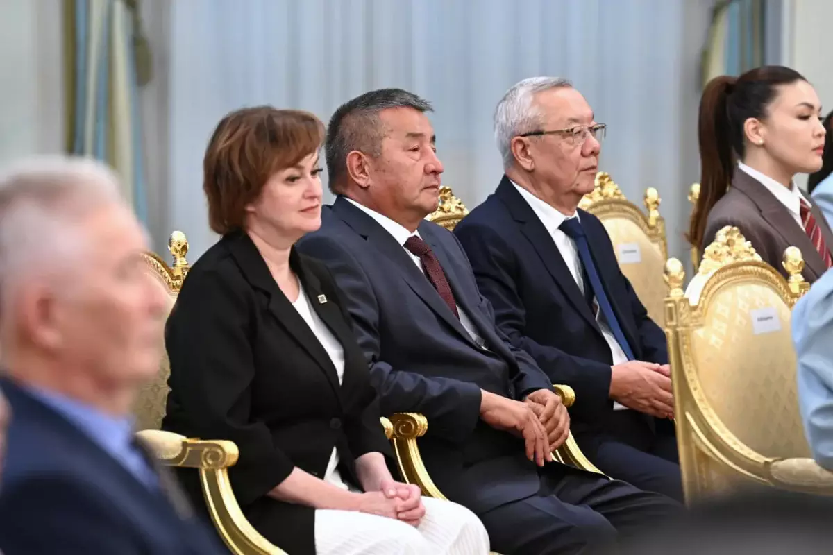 Токаев резко высказался о культе роскоши и «легких денег»