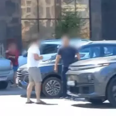 В столице двое водителей устроили драку прямо на проезжей части и попали под арест