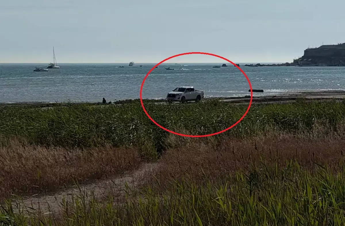 Автомобили на берегу моря: жители Актау возмущены - новости на Lada.kz 25.06.2026
