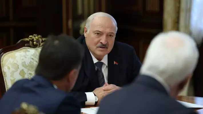 Лукашенко попросил не втягивать Беларусь в войну с Украиной