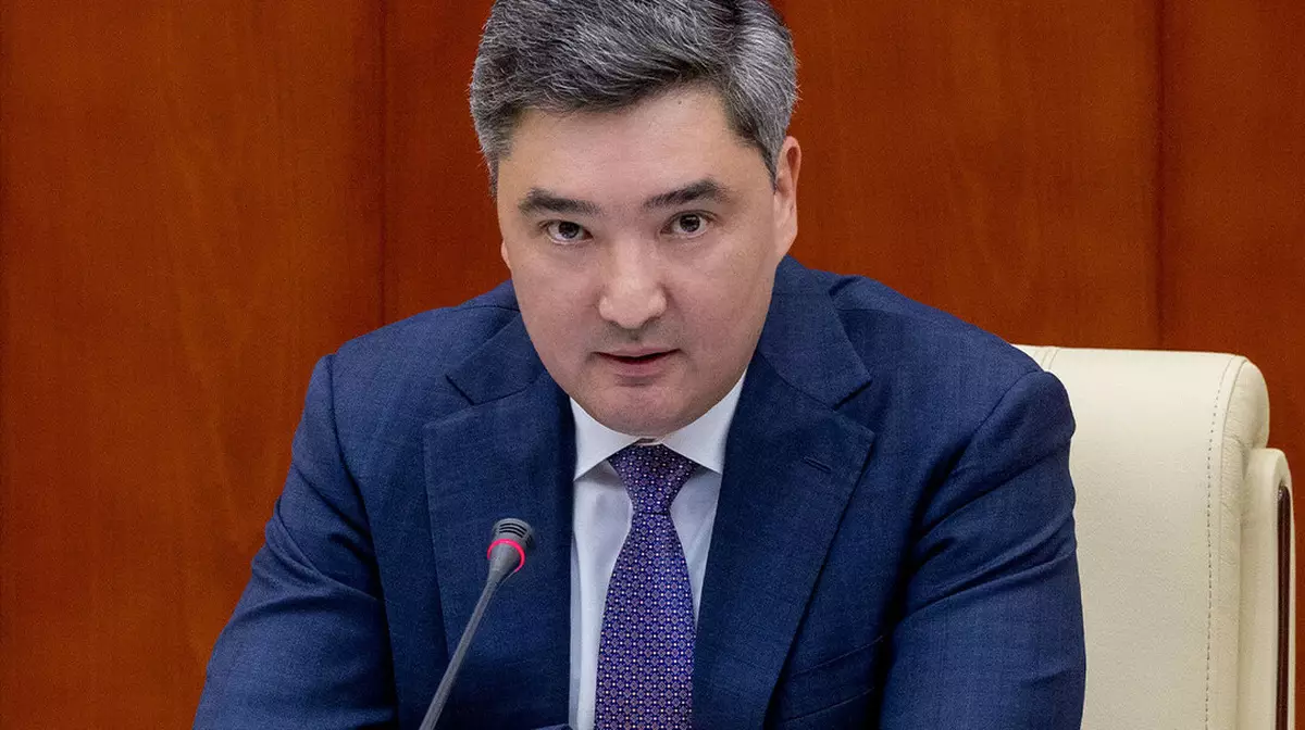 Экономика растет, а люди беднеют: Бектенов назвал причину