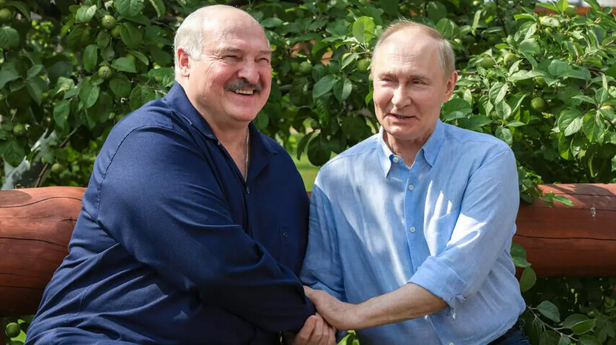Лукашенко прилетел в Россию на закрытую встречу с Путиным -СМИ