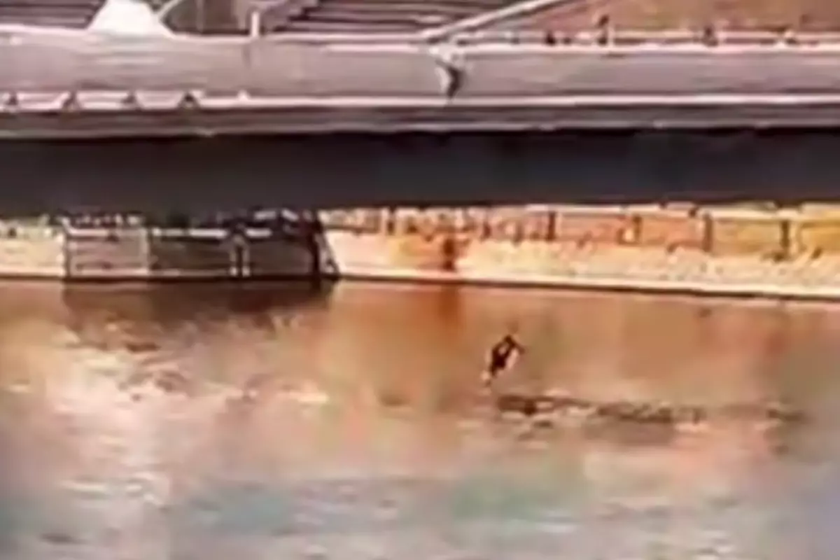 Женщина спрыгнула с Атырауского моста в Астане