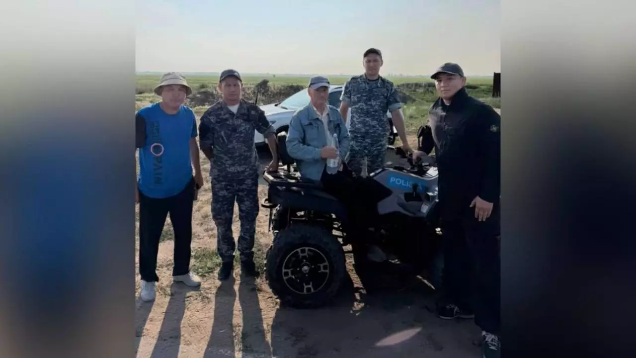 В Павлодарской области полицейские спасли пенсионера, двое суток пролежавшего с переломом ноги в пойме реки