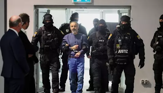 Саудовскому врачу вынесли пожизненный приговор за смертоносный наезд на автомобиле на рождественскую ярмарку в Германии.