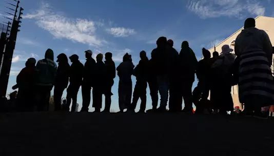 Тысячи людей ищут пути отступления, пока Южная Африка готовится к антииммигрантским протестам.