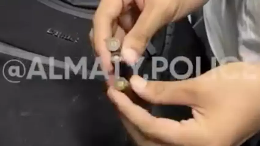  Алматы метросында колледж студентінен күмәнді зат анықталды 