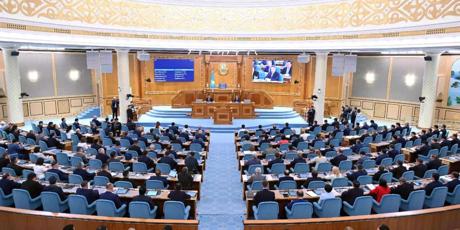 Парламент 2025 жылдың бюджетін бекітті – Бір фракция Үкімет есебіне қарсы шықты